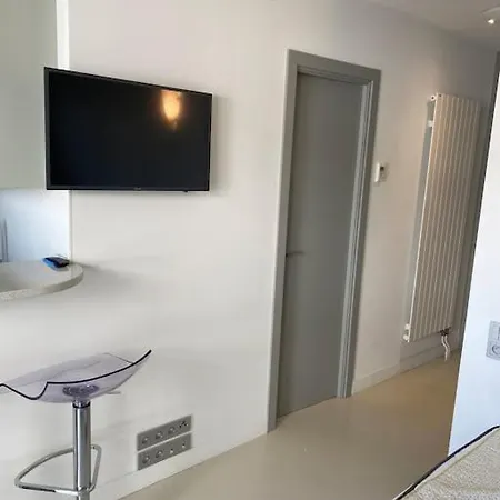Appartement Studio Neuf A 50m De La Plage